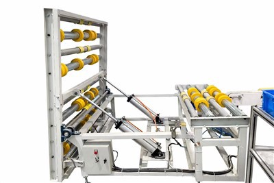 Stroj na zdvíhanie dverí